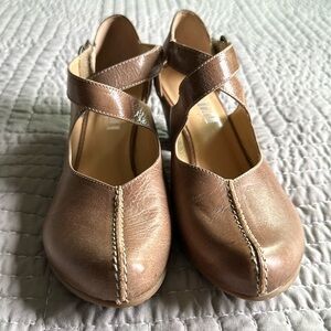 Fidgi Chic Women's Tan Heels- Size 39 and 1/2